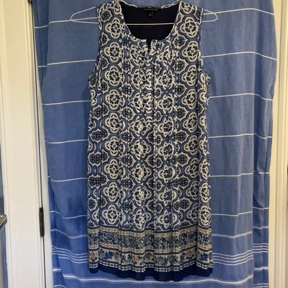 Signature Studio Dress - Picture 1 of 5